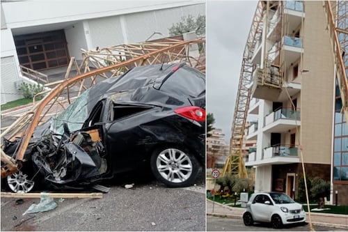 Gru crolla e schiaccia un'auto, colpito un palazzo: terrore a Grotta Perfetta