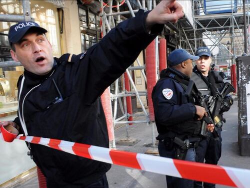 Paura Isis. Esplosivo in casa, due arresti a Parigi