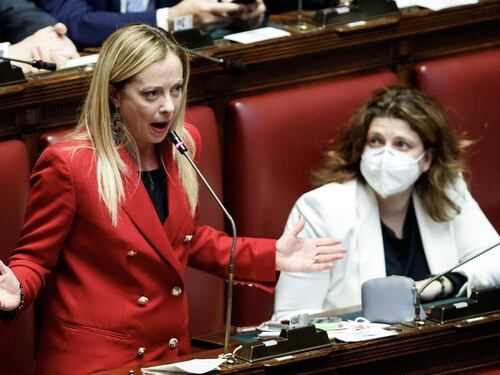 Draghi re del voto di fiducia, Giorgia Meloni all'attacco: "Prima vanno a casa e meglio è per l’Italia"