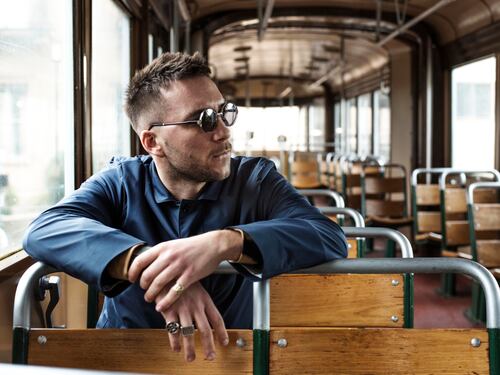 Il rapper romano Briga canta l'amore