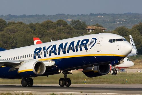 Due caccia scortano a terra un aereo Ryanair ma l'allarme bomba è uno scherzo