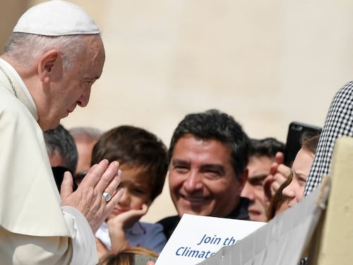 Greta all'udienza col Papa in piazza San Pietro