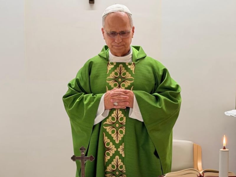 Papa in “costante miglioramento”. Celebra messa e domenica Angelus dal Gemelli