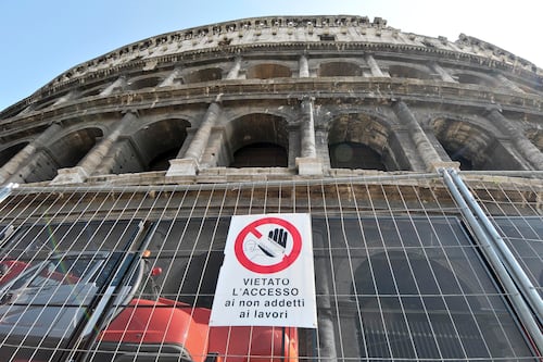 Roma, tragedia al Colosseo: muore operaio precipitato da un’impalcatura