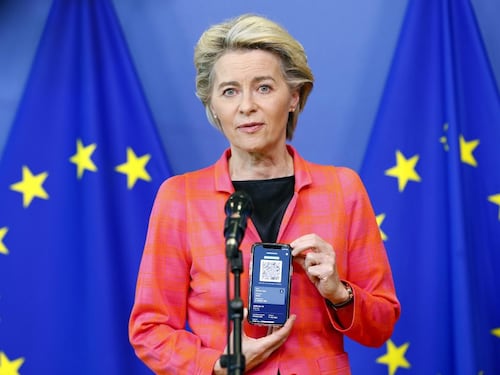 Mario Draghi ha deciso: green pass subito al ristorante, da settembre anche sulla metro