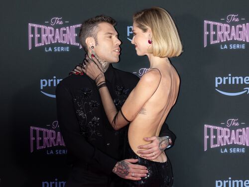 Fedez, emorragia di follower dopo il post-fiume di Ferragni. Ma l'influencer...