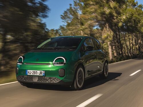 Twingo torna al passato ma scopre l'elettrico