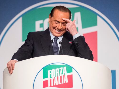 Berlusconi in ospedale per una colica renale acuta