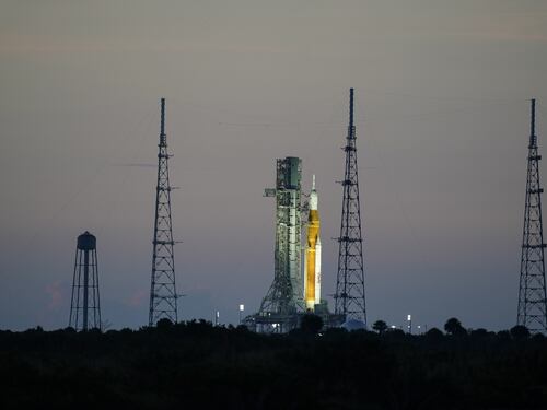 Nasa, il lancio dei razzo Artemis fallisce ancora. Rimandato lo sbarco sulla Luna