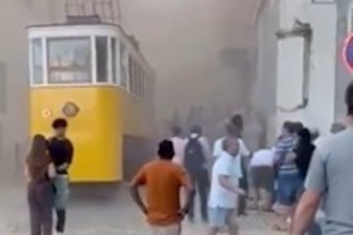 Lisbona, deraglia la funicolare "Gloria": ci sono almeno 15 morti e 20 feriti