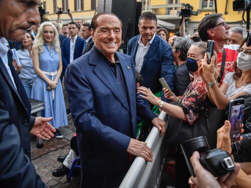 Elezioni, Silvio Berlusconi c’è! Il Cav si candida al Senato: “Mille euro di pensione minima”