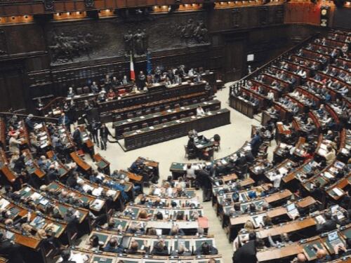Consulenze e ricerche, partiti in rosso