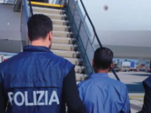 Rimpatri, i dati che smontano i teoremi. Piantedosi: altri 128 in una settimana