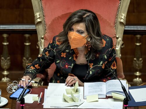 La Casellati difende la democrazia e frena Conte. Niente sconti al governo