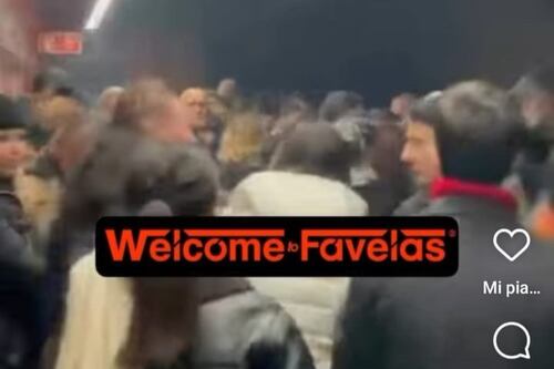 Metro A, chiuse per fumo le stazioni Spagna e Flaminio: folla e scene di panico