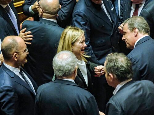 Senato, Calenda svela il caso clamoroso con il commesso: risponde sì ma non alla fiducia