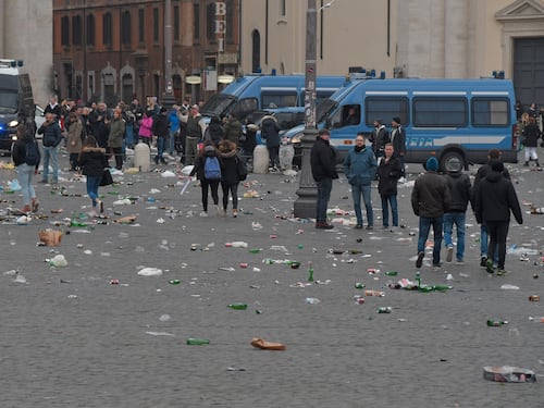 Scontro questore-Raggi sui vandali tedeschi
