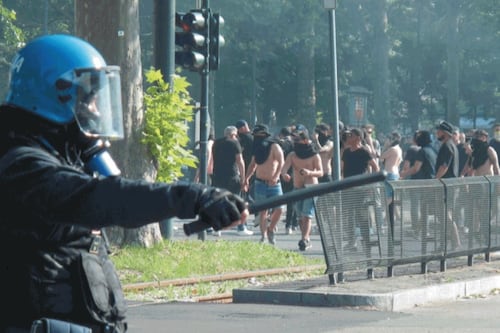 Sempre peggio, i giudici tolgono metà stipendio al poliziotto di Torino