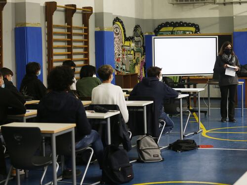 Scuola, no alla dad con un solo contagiato. Più tamponi in classe