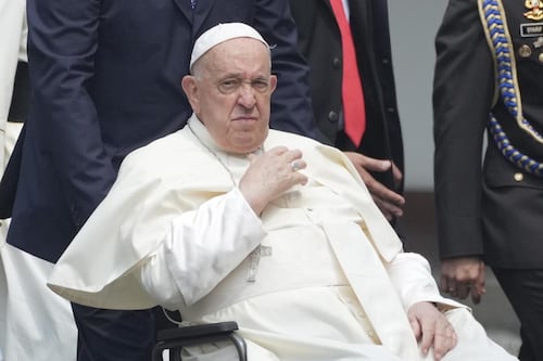 Vaticano, due innamorati sfidano papa Francesco: matrimonio proibito allo Ior