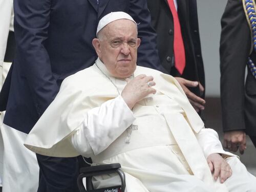 Vaticano, due innamorati sfidano papa Francesco: matrimonio proibito allo Ior
