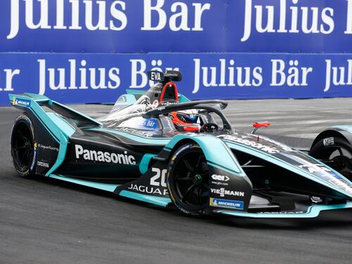 La Formula E dà spettacolo. Il più veloce è Evans su Jaguar