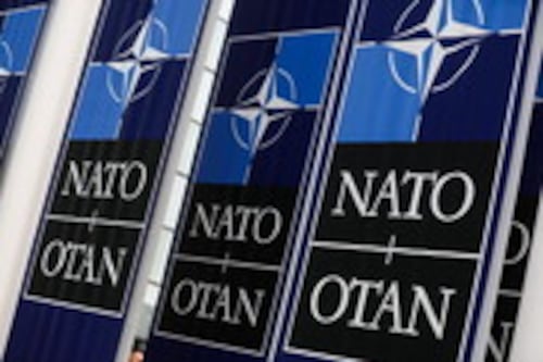 Ucraina, la Nato discute un piano di aiuti da 70 miliardi per Kiev