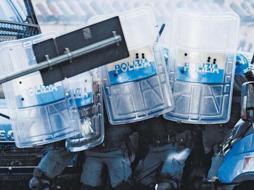 Quarticciolo, agenti aggrediti con spray urticante durante l'arresto di 2 pusher