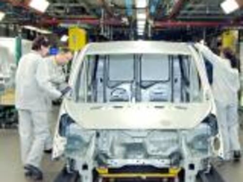 A maggio la produzione industriale cala ancora