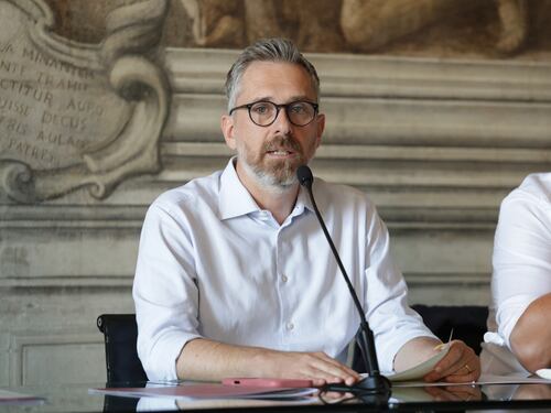 Bologna, i compagni si ributtano sul “solito” fascismo: Lepore mischia il caso Fakir con la strage del 1980