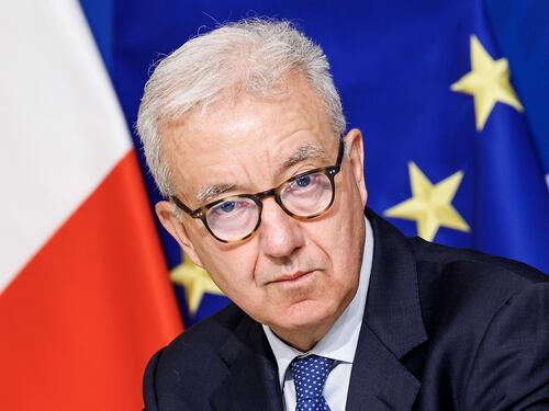 Migranti, Mantovano lancia l’allarme: “Strumento di pressione del jihaidismo”