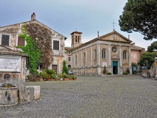 Ostia Antica, furto misterioso: sparita la statua per la Pace di Faella