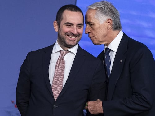 La guerra del Coni al governo: "Giù le mani dai nostri dipendenti". Ma negli altri Paesi...