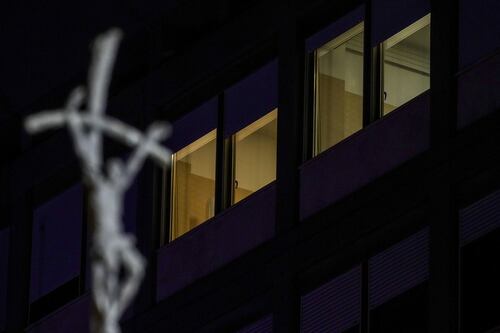 Papa Francesco, la pneumologa: "La situazione peggiora". Intubazione? In quale caso