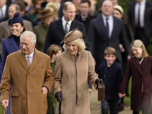 Dove vanno i reali inglesi, re Carlo e Camilla lasciano Buckingham Palace