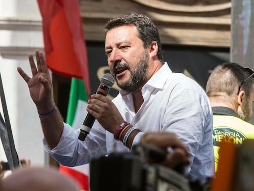 Il vaffa sorridente degli italiani