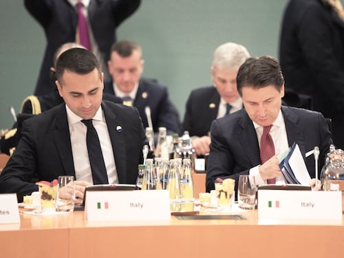 Migranti, ora anche Di Maio è preoccupato: "Se arrivano e scappano c'è un problema di salute pubblica"