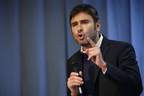 Anche Di Battista si fa il partito e strizza l'occhio a Casaleggio Junior