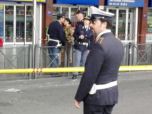 Bomba a Termini, stazione in tilt. Ma è un falso allarme