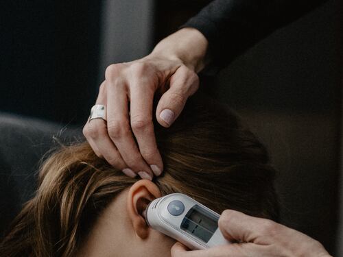 Influenza ma non solo, cosa c'è dietro il boom di casi: "Un milione in una settimana"
