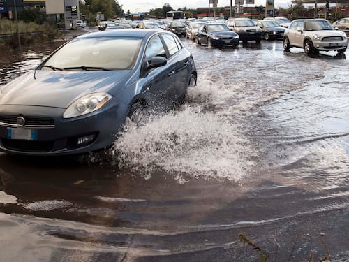 Acquazzone manda in tilt la Capitale