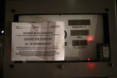 Carburanti, i benzinai revocano il secondo giorno di sciopero. Palla al Parlamento