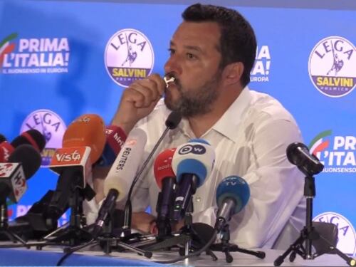 Salvini: "Cambieremo l'Europa e il governo non cade"