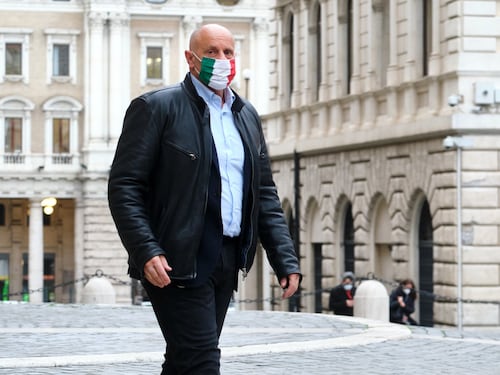 Roma, la denuncia di Fabio Rampelli: "Class action dei cittadini contro la sindaca Raggi"