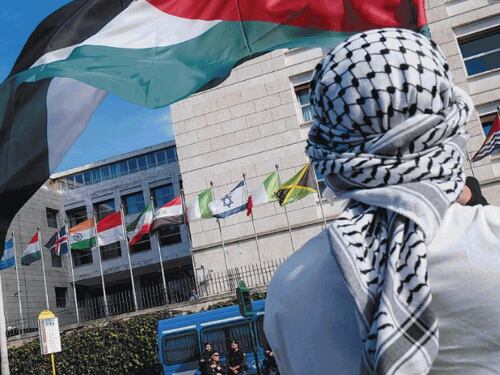 Ci sono medici israeliani: salta la conferenza di psicoanalisi. Minacce e insulti alla leghista Sardone