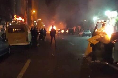 Spari sui manifestanti, sei morti in Iran. Internet bloccato, Trump: il mondo vi guarda