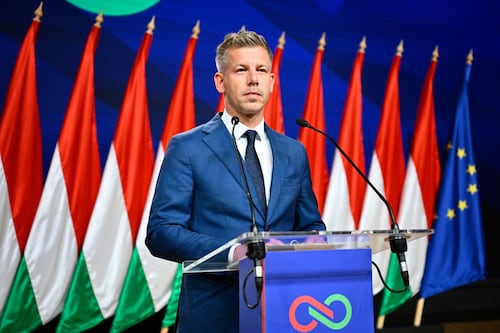 Ungheria, Magyar gela la sinistra: “Meloni fa un ottimo lavoro”. Chi lo spiega a Schlein e Conte?