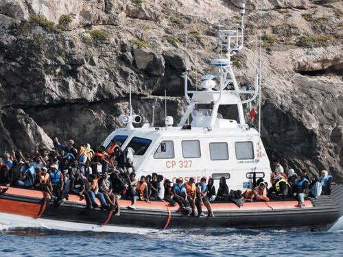 Nuovo piano Meloni sui migranti: "Modello Caivano per il Nord Africa"