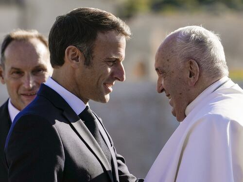 Papa Francesco e lo sgarbo a Macron: non riconsacra Notre Dame de Paris