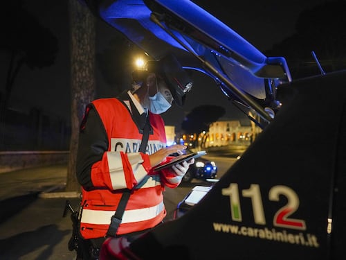 Carabinieri fanno scappare i ladri. Scatta l'inseguimento alla Balduina